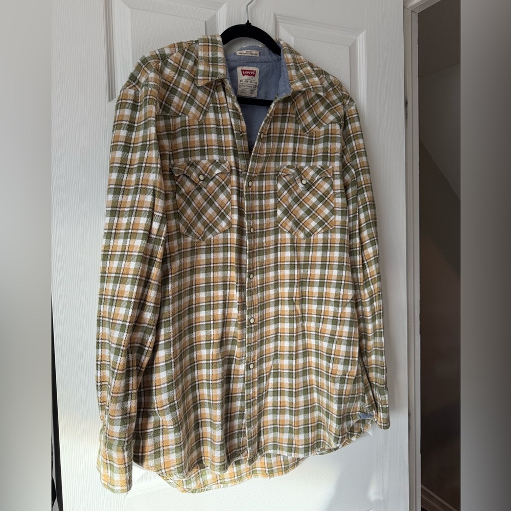 Levi's Green & Yellow Preloved Plaid Men’s Button Up Shirt